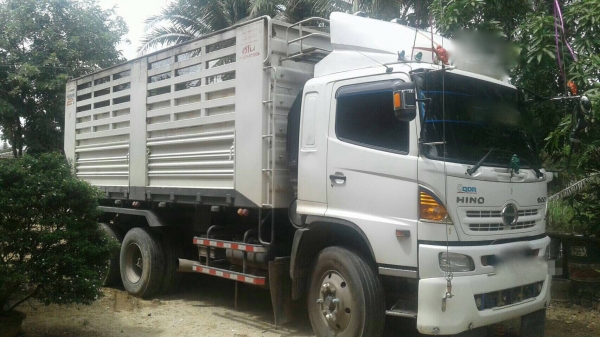รถฮีโน่ 10 ล้อดั้ม FM1A 344 แรงม้า. ปี 58. , ( รถวิ่ง 9x,xxx กม. ) สนใจติดต่อ 081 - 6079515