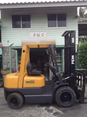 +++ ขายโฟล์คลิฟท์  T.C.M. FD25 Z5  รถนอก  ( 6000 กว่า ชม.)  ขนาด  2.5  ตัน  เครื่องยนต์ดีเซล  เสา  4  เมตร  ฮิ้งค์โฟล์ค  เกียร์ธรรมดา  ยางตันใหม่