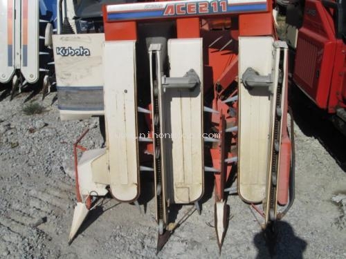 ขาย รถเกี่ยวข้าวนั่งขับ KUBOTA R1-211A รหัสสินค้า : 80903921 www.nihonmono.com ขาย รถเกี่ยวข้าวนั่งขับ KUBOTA R1-211A รหัสสินค้า : 80903921 www.nihonmono.com