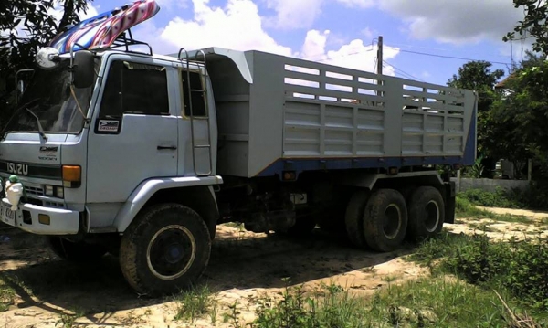 ขายรถดั้ม2เพลา ร็อกกี้240แรง พ.เพาเวอร์ เบรกจิฟฟี่ ภายในสวย แอร์เย็น เอกสารถูกต้อง เล่มทะเบียนพร้อมโอน ราคา990,000 สนใจโทร 090-8588220คุณนะ 093-3258446คุณบิว หรือเข้าดูสินค้าอื่นๆได้ที่ www.narong2truck.com หรือ www.truck.in.th/498 หรือเพจFacebook ณรงค์ ซ