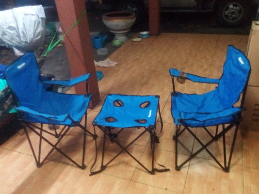 เก้าอี้ กับ โต๊ะ  สนาม