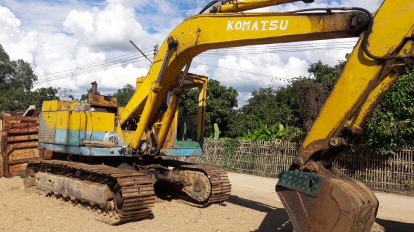 ขาย 320,000 KOMATSU  12 HT เครื่องดี ปั้มแรงใส่ปั้ม 120 -3 เอวแน่น ตัวเดินสวยมาก (เหมาะทำตัวเดินรถเกี่ยว) โซ่สวย แผ่นยาว 70 ซม. เทียบเท่าขนาด120 รถสวยพร้อมใช้และพร้อมตัดด่วน 090-772-3710 090-772-3708
