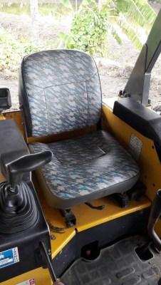 ขาย แทรคเตอร์ KOMATSU D20P-7E สภาพดี เครื่องดี  โซ่ดี  พร้อมใช้ สนใจโทร 089-3818694 ดวงนภา