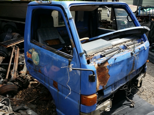 ขายหัวเก๋ง ชนมาตามรูปNKR 12V. ยกหัวได้ อุปกรณ์ครบ ไม่มีผุ ตามรูป