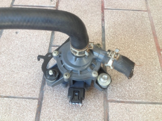 ปั้มน้ำ 12V AISIN เก่าญี่ปุ่นสภาพสวยใช้งานได้ปกติ ปั้มน้ำ 12V AISIN เก่าญี่ปุ่นสภาพสวยใช้งานได้ปกติ