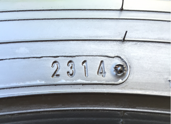 ยาง FALKEN 265 65 17 กลางปี14 ดอกเต็ม เนื้อนิ่มๆ ไม่มีปะ ราคาไม่แพง