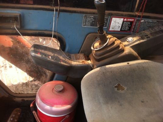 ขาย HITACHI EX200-3 สภาพสวยพร้อมใช้ ราคาต่อรองได้ ติดต่อได้ คุณ อ๊อฟ พิจิตร 086-737-9991 ขาย HITACHI EX200-3 สภาพสวยพร้อมใช้ ราคาต่อรองได้ ติดต่อได้ คุณ อ๊อฟ พิจิตร 086-737-9991