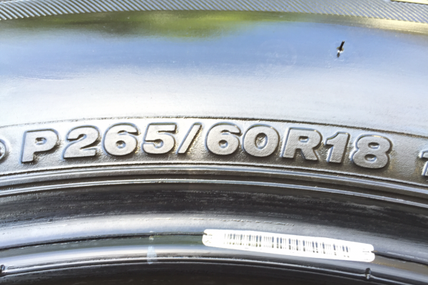 ยาง Bridgestone 265 60 18 ปี14 ดอกเยอะ ไม่มีปะ ราคาไม่แพง