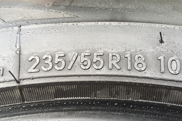 ยาง Nitto 235 55 18 ปี12 ดอกเต็ม ไม่มีปะ ราคาไม่แพง