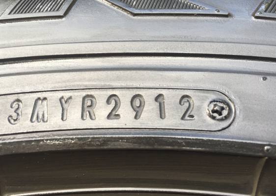 ยาง FALKEN 265 60 18 ปลายปี12 ดอกเต็ม ไม่มีปะ ราคาไม่แพง