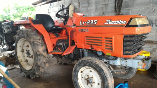 ขายรถไถ KUBOTA L1-235 ราคา 65,000  มีบริการขนส่งทั่วไทย DC Tractor Rayong 0818618678,0899347475 https://www.facebook.com/DC-Tractor-Rayong-307154532717928/shop?ref=page_internal&amp;rid=307154532717928&amp;rt=9 id line=081-8618678 id line=089-9347475