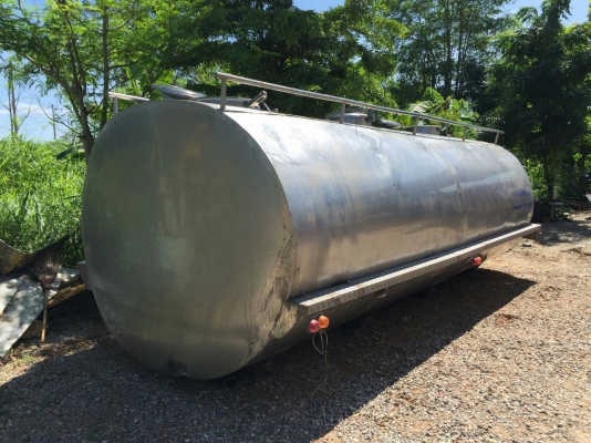 ถังน้ำสแตนเลส ความจุ 15,000 ลิตร ขายตามสภาพมีรั่วบ้างบางจุด 2ชั้นเก็บความเย็นมีโฟมตรงกลาง