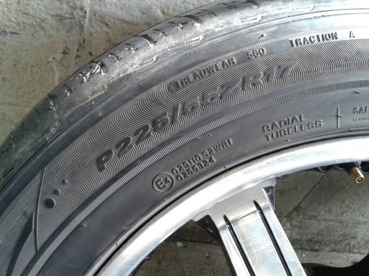 ขอบ17นิ้ว6รู พร้อมยาง สวยๆ 4 ล้อ ราคา 7900 บาท