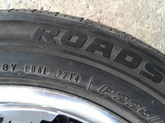 ขอบ17นิ้ว6รู พร้อมยาง สวยๆ 4 ล้อ ราคา 7900 บาท