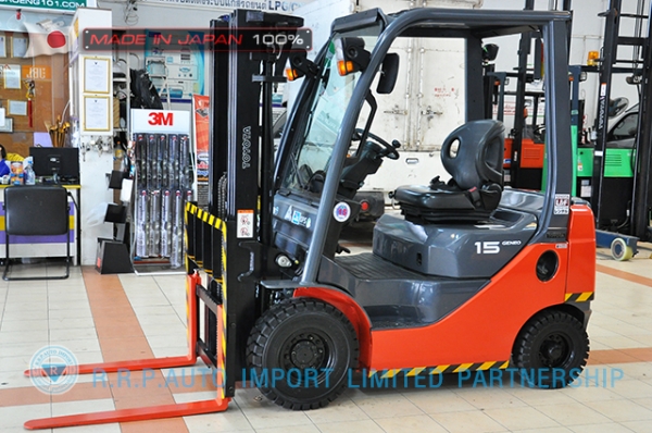 ขายรถโฟล์คลิฟท์มือสอง TOYOTA รุ่น 8FD15-33367 ราคา 385,000 บาท นำเข้าจากประเทศญี่ปุ่น 100\% ไม่เคยใช้งานในไทย