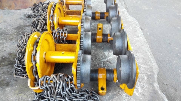 ** SOLD **รอกวิ่งบนรางแบบมีเกียร์ KITO 500 kg. ของใหม่ 100\% ไม่เคยใช้งาน!!
