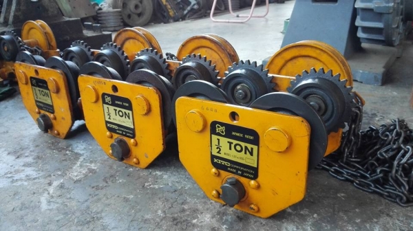 ** SOLD **รอกวิ่งบนรางแบบมีเกียร์ KITO 500 kg. ของใหม่ 100\% ไม่เคยใช้งาน!! ** SOLD **รอกวิ่งบนรางแบบมีเกียร์ KITO 500 kg. ของใหม่ 100\% ไม่เคยใช้งาน!!