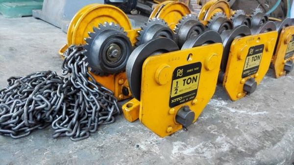 ** SOLD **รอกวิ่งบนรางแบบมีเกียร์ KITO 500 kg. ของใหม่ 100\% ไม่เคยใช้งาน!!