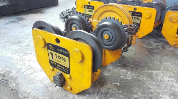 ** Sold ** รอกวิ่งบนรางแบบมีเกียร์ KITO 1000 kg. ของใหม่ 100\% ไม่เคยใช้งาน!! ** Sold ** รอกวิ่งบนรางแบบมีเกียร์ KITO 1000 kg. ของใหม่ 100\% ไม่เคยใช้งาน!!