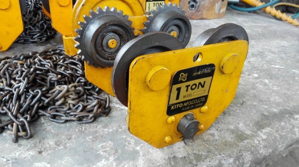 ** Sold ** รอกวิ่งบนรางแบบมีเกียร์ KITO 1000 kg. ของใหม่ 100\% ไม่เคยใช้งาน!! ** Sold ** รอกวิ่งบนรางแบบมีเกียร์ KITO 1000 kg. ของใหม่ 100\% ไม่เคยใช้งาน!!