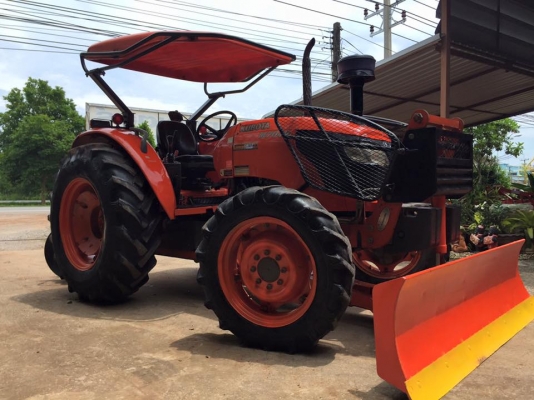 ขายรถไถ Kubota M7040 (4WD) พร้อมดันหน้า ผานพรวนช้าง รถสภาพเดิมๆ พร้อมใช้งานครับ