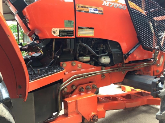ขายรถไถ Kubota M7040 (4WD) พร้อมดันหน้า ผานพรวนช้าง รถสภาพเดิมๆ พร้อมใช้งานครับ ขายรถไถ Kubota M7040 (4WD) พร้อมดันหน้า ผานพรวนช้าง รถสภาพเดิมๆ พร้อมใช้งานครับ