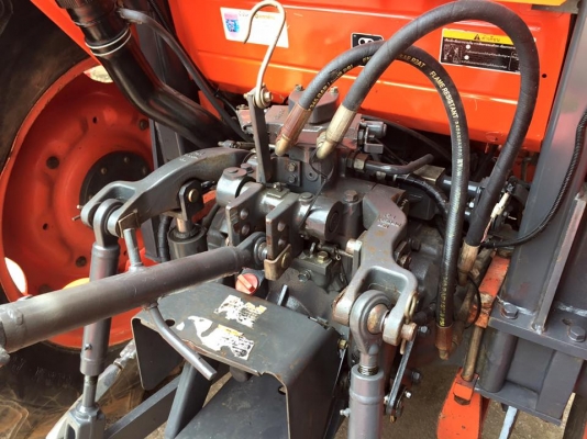 ขายรถไถ Kubota M7040 (4WD) พร้อมดันหน้า ผานพรวนช้าง รถสภาพเดิมๆ พร้อมใช้งานครับ