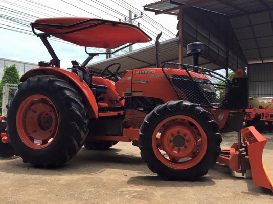 ขายรถไถ Kubota M7040 (4WD) พร้อมดันหน้า ผานพรวนช้าง รถสภาพเดิมๆ พร้อมใช้งานครับ