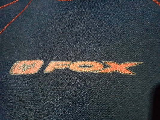 ชุดเว็ทสูท 2ชุด เก่านอก ชุดเว็ทสูท 2ชุด เก่านอก