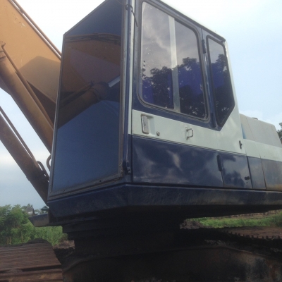 รถแม็คโคร PC 200-5