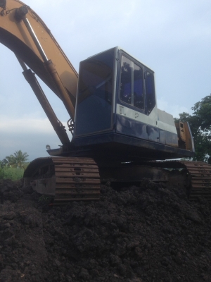 รถแม็คโคร PC 200-5