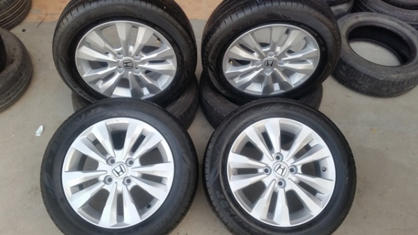 ขายล้อHONDA CITY 15 ยางปี 0715  4 ล้อ