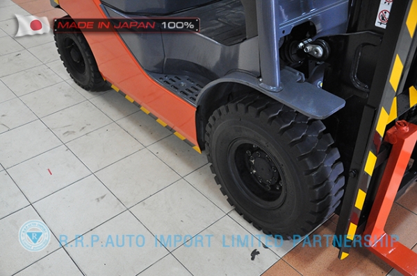 ขายรถโฟล์คลิฟท์มือสอง TOYOTA รุ่น  8FG15-30588 ราคา 285,000 บาท นำเข้าจากประเทศญี่ปุ่น 100\% ไม่เคยใช้งานในไทย