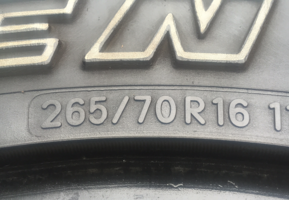 ยาง Toyo 265 70 16 ปี13 ดอกเยอะ ราคาไม่แพง