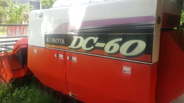 ขายด่วน รถเกียวข้าว KUBOTA รุ่น DC 60 พลัส  พร้อมลงเกี่ยวได้เลย แทรกสวย.เครื่องแรง เกี่ยวไว  พิเศษ ช่วงนี้ บริการส่งถึงที่ฟรี  400 กม.