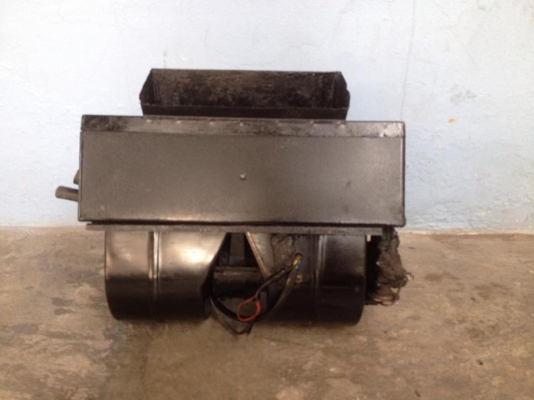 ขายตู้แอร์ E30 ยกลูก  สภาพokไม่แตกหัก สายไฟครบ ราคา1500 โทร0924462525โส กทม