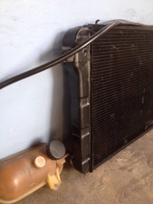 ขายหม้อน้ำ E30 m10 ยกชุดพร้อมถังพักน้ำ  สภาพok ราคา1500 โทร0924462525โส กทม