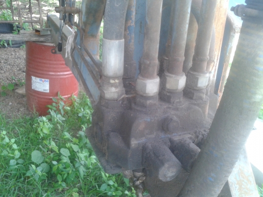 ขายคีบอ้อยกลกิจบูมเดี่ยวสภาพดีไม่มีรอยแตกรา้วปะดามปั้มดีกระบอกดีมือกำดี