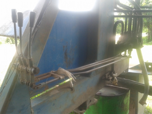 ขายคีบอ้อยกลกิจบูมเดี่ยวสภาพดีไม่มีรอยแตกรา้วปะดามปั้มดีกระบอกดีมือกำดี