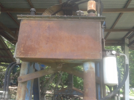 ขายคีบอ้อยกลกิจบูมเดี่ยวสภาพดีไม่มีรอยแตกรา้วปะดามปั้มดีกระบอกดีมือกำดี