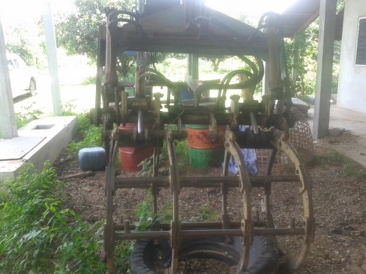 ขายคีบอ้อยกลกิจบูมเดี่ยวสภาพดีไม่มีรอยแตกรา้วปะดามปั้มดีกระบอกดีมือกำดี