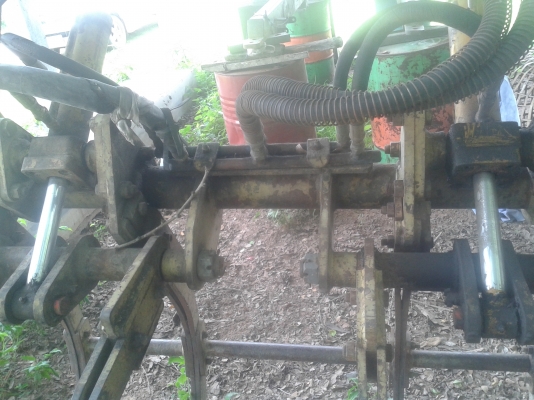 ขายคีบอ้อยกลกิจบูมเดี่ยวสภาพดีไม่มีรอยแตกรา้วปะดามปั้มดีกระบอกดีมือกำดี