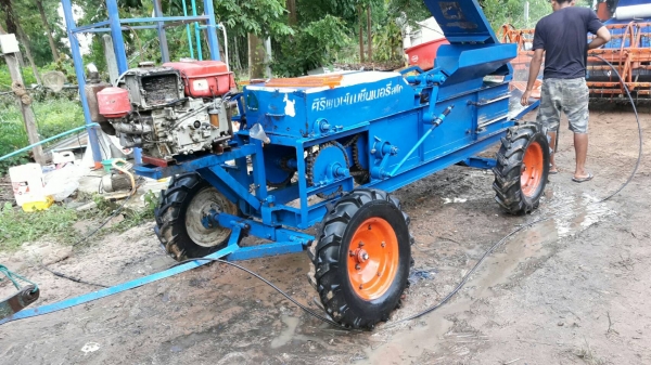 รถอัดฟางพร้อมใช้ ใช้งานแค่1ปีครับราคาเบาๆพร้อมเครื่องยนต์11แรง ET110แท้