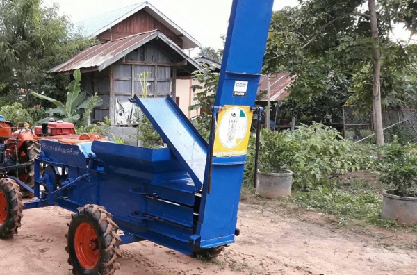 รถอัดฟางพร้อมใช้ ใช้งานแค่1ปีครับราคาเบาๆพร้อมเครื่องยนต์11แรง ET110แท้