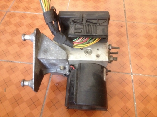 ปั้ม ABS BENZ C240 V6 เก่าญี่ปุ่นเเท้สภาพดี ปั้ม ABS BENZ C240 V6 เก่าญี่ปุ่นเเท้สภาพดี