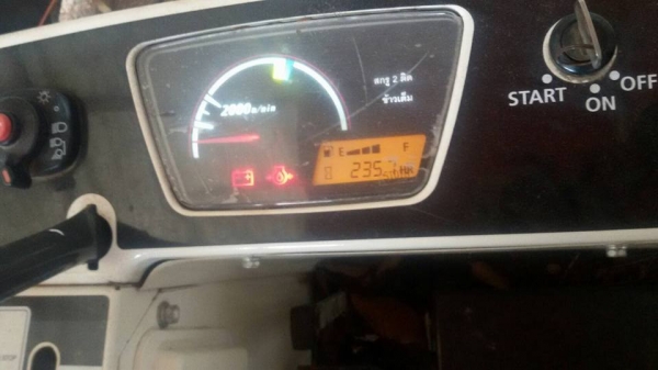 ขายรถเกี่ยวข้าวคูโบต้า  DC 70 g   สภาพสวย  ราคา  780,000 พร้อมรถลาก