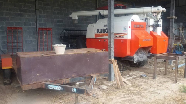 ขายรถเกี่ยวข้าวคูโบต้า  DC 70 g   สภาพสวย  ราคา  780,000 พร้อมรถลาก