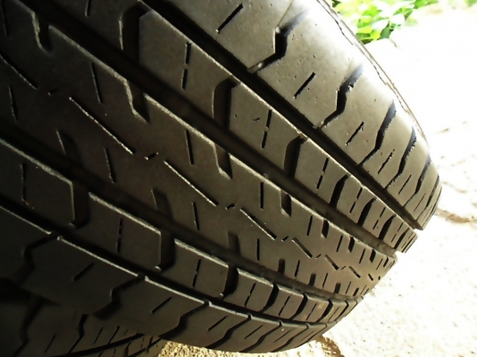 ยางกระบะขอบ15 ไฟร์สโตน215-70-R15 ลงพื้นปี15 (4เส้น 3,800)