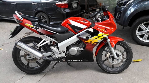 ขายลูกเดียวcbr150r คาบู ปี2546 เล่มครบทุกคัน