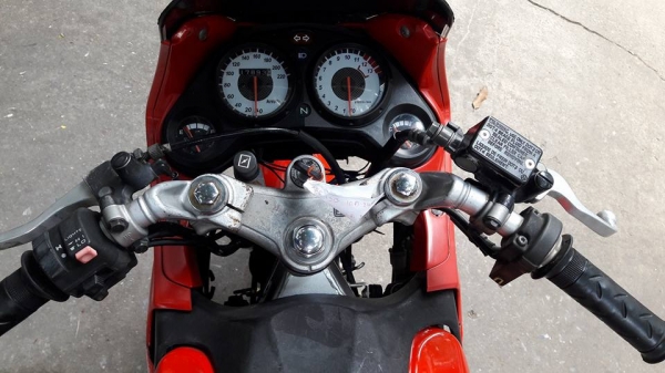 ขายลูกเดียวcbr150r คาบู ปี2546 เล่มครบทุกคัน